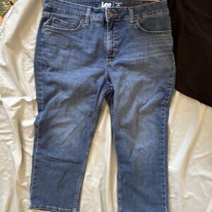 size 12  capri mid rise  womens blue denim jeans pants capris twelve